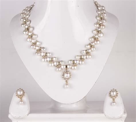 luxury pearl necklace